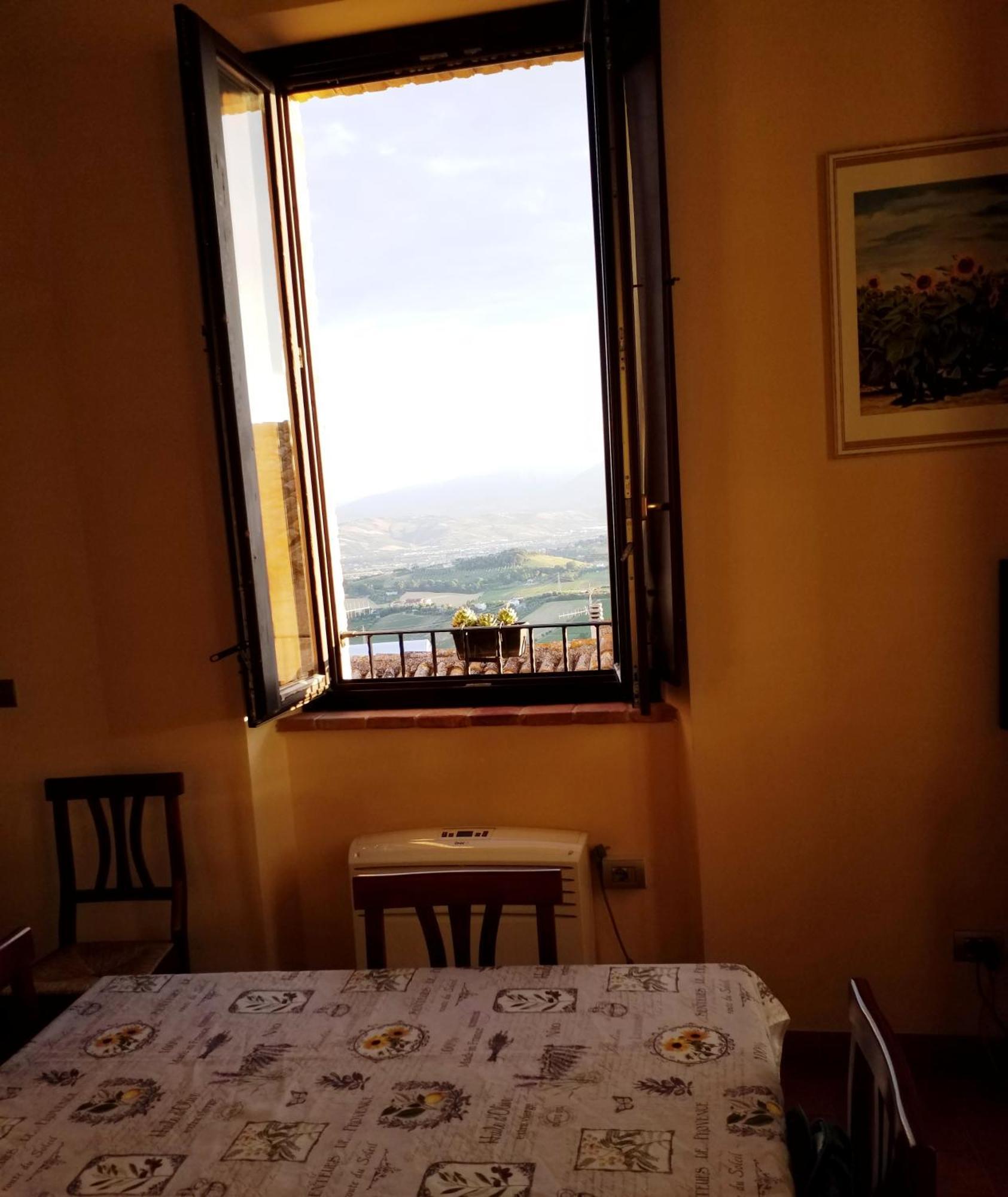 Sun Moon Apartment Monteprandone Bilik gambar